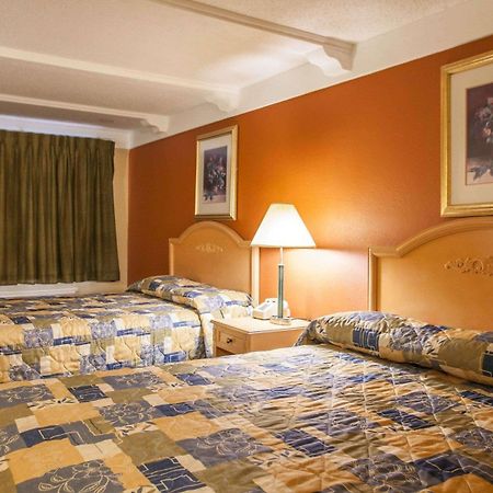 Relax Inn Saint Charles Esterno foto